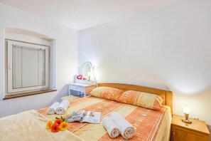 1 bedroom, free WiFi, bed sheets
