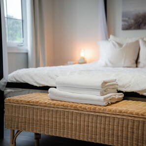 3 bedrooms, iron/ironing board, WiFi, bed sheets