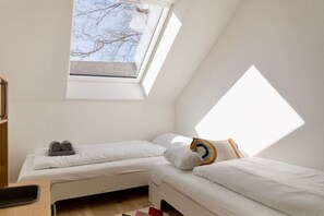 2 habitaciones, tabla de planchar con plancha, wifi y ropa de cama 
