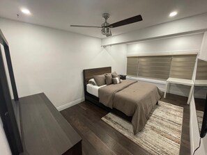 3 bedrooms, WiFi, bed sheets - Bright & Spacious Home for 4 • Near DVP/401 • Free Parking (Toronto)