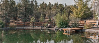 Spacious Tumalo Ranch Retreat on 3+ acres, pet friendly with hot tub