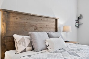 4 habitaciones, escritorio, tabla de planchar con plancha y wifi