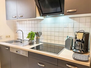 Réfrigérateur, micro-ondes, four, lave-vaisselle