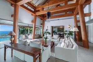 65-inch Smart TV with digital channels, Netflix, ping pong - Villa Amankara (Karon)
