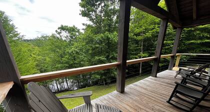 Merry Mammoth Cabin on 16 Acres with Hiking Trails and Direct Nolin Lake Access