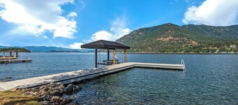 Stunning Waterfront Home in Hope, Idaho!