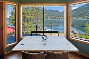 Dining - Waterfront Home w AC in Hope, Idaho (Hope)