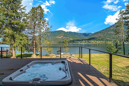 Waterfront Home w AC, private dock in Hope, Idaho