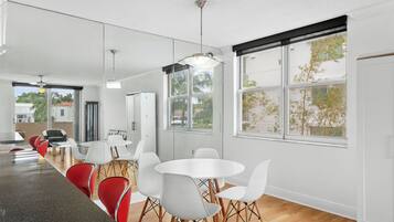 Departamento, vista a la bahía | Comedor