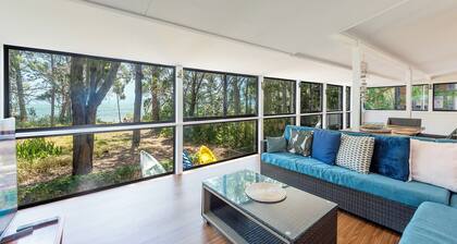 Pet friendly beachfront home in Hervey Bay. Sleeps 8. Pets are allowed inside