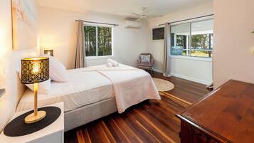 3 bedrooms, iron/ironing board, WiFi, bed sheets