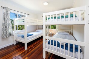 3 bedrooms, iron/ironing board, WiFi, bed sheets