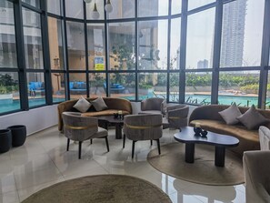 Pool - 2-bedroom apartment in awesome Colombo with WiFi, AC, fitness room (colombo)