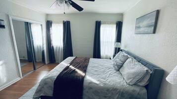 2 bedrooms, desk, iron/ironing board, travel crib