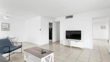 Departamento, balcón | Sala de estar | Televisión de pantalla plana