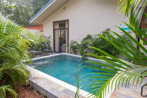 Outdoor pool - Casa Suna 600 m from Playa Negra (Puerto Viejo de Talamanca)