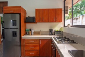 Fridge, microwave, dishwasher, coffee/tea maker - Casa Suna 600 m from Playa Negra (Puerto Viejo de Talamanca)