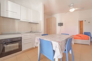 Fridge, oven