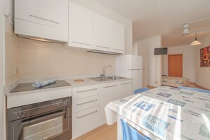 Fridge, oven