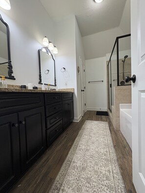 Shower, jetted tub, hair dryer, towels