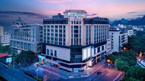 A hotel with a modern architectural design, featuring a prominent sign at the top. - SYYF Xiang Shan You Yue Jiudian Guilin (Guilin)