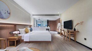 A modern hotel room with a large bed, bedside tables, a TV, and a desk with a chair. - SYYF Xiang Shan You Yue Jiudian Guilin (Guilin)