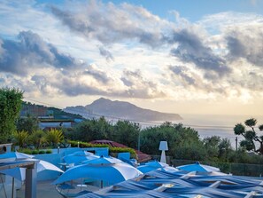 Terrace/patio - Nice apartment for 4 people with WIFI, hot tub, pool, A/C, TV and patio (Massa Lubrense)