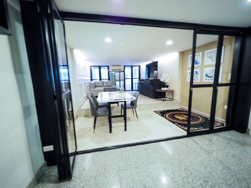 RB9 Oliver's House in Kaset