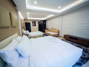 4 bedrooms, iron/ironing board, free WiFi, bed sheets