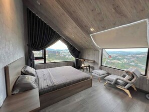 6 bedrooms, desk, iron/ironing board, travel cot