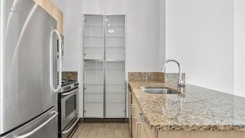 Micro-ondes, four, plaque de cuisson, lave-vaisselle