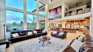 Televisión, chimenea, futbolito y tenis de mesa