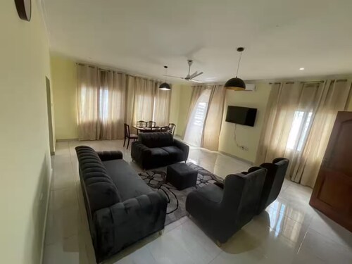  PHILLIPA'S PLACE with Wi-Fi, AC in phenomenal Accra. ESCAPE.RELAX.REPEAT