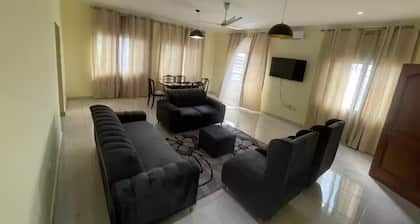 PHILLIPA'S PLACE with Wi-Fi, AC in phenomenal Accra. ESCAPE.RELAX.REPEAT