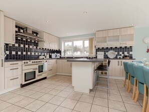 Réfrigérateur, micro-ondes, four, lave-vaisselle