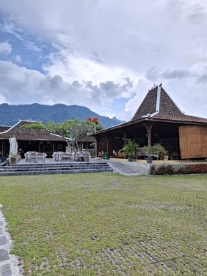 Lobby - Balkondes Tuksongo (Borobudur)