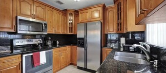 Charming 3-bedroom house with WiFi, AC in fantastic Miami