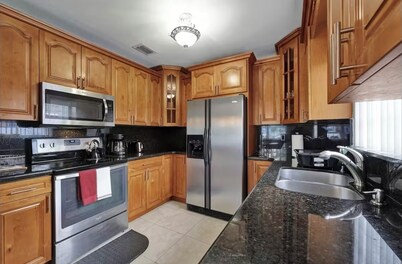Charming 3-bedroom house with WiFi, AC in fantastic Miami