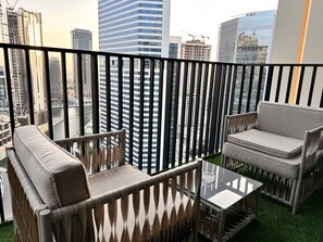 Property grounds - Vserve Modern Oasis Canal & Burj Views (Dubai)