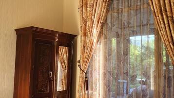 5 bedrooms, WiFi