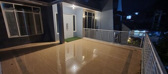Spacious 5-bedroom SUNRICH Villa in charming BATU Jawa Timur