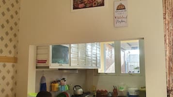 Fridge, stovetop, dishwasher, electric kettle