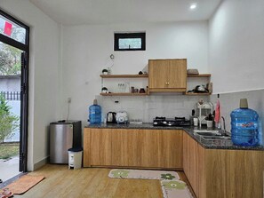 Family House, Patio, Garden View | Private kitchen