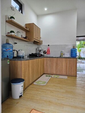 Family House, Patio, Garden View | Private kitchen