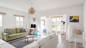 Traditional Cottage, 3 Bedrooms, Non Smoking, Valley View | Living area | TV