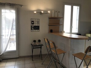 Interior - Beautiful village house with a swimming pool (Olonzac)