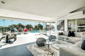 Interior - Ocean View Camps Bay 5bed Villa w Pool Valtameri (Cape Town)