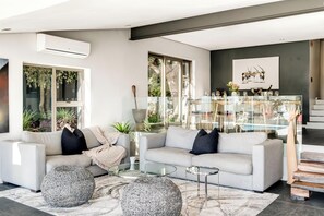 Interior - Ocean View Camps Bay 5bed Villa w Pool Valtameri (Cape Town)