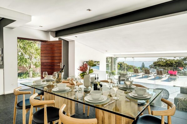 Dining - Ocean View Camps Bay 5bed Villa w Pool Valtameri (Cape Town)