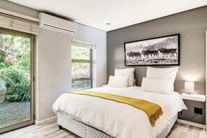 5 bedrooms, iron/ironing board, WiFi, bed sheets